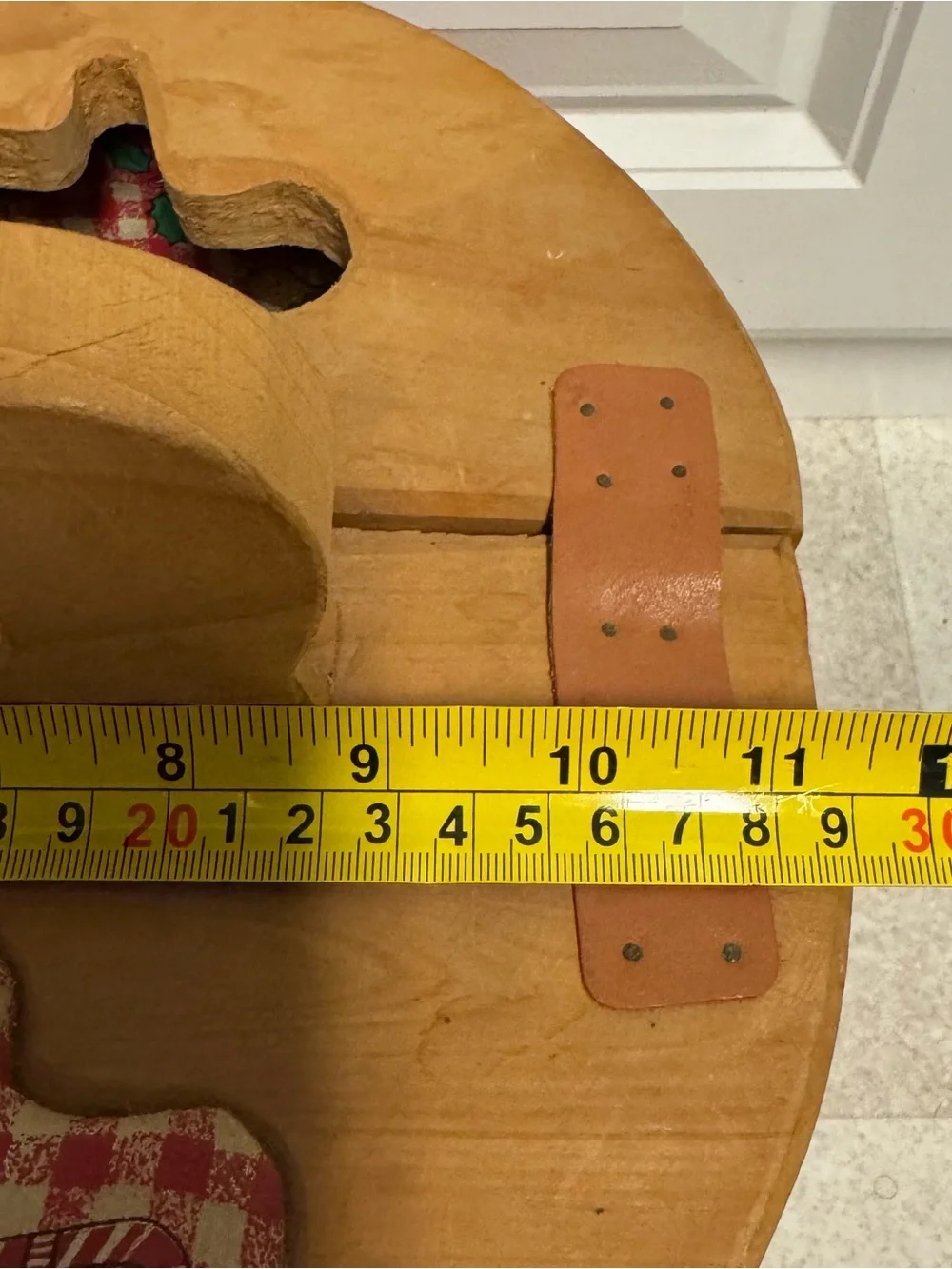 VTG Half Bushel Lined Sewing Basket with 1 Christmas Gingerbread Shaped Handle